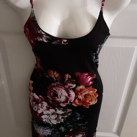Black floral print backless dress - Picture 3 of 7